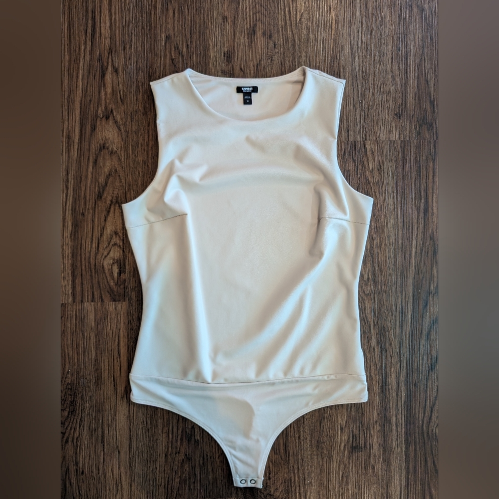 Sleeveless Body Contour